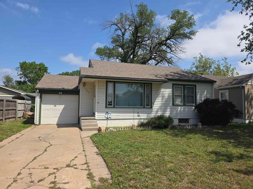 202 W 25th Ave, Hutchinson, KS, 67502-3654 | Card Image