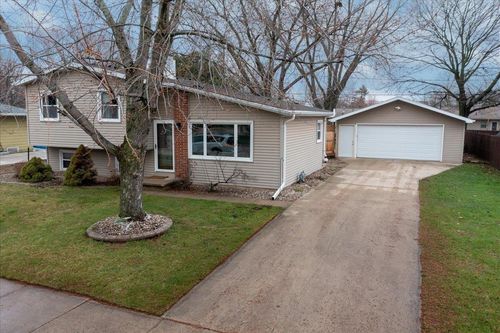 1058 Tullar Road, NEENAH, WI, 54956 | Card Image