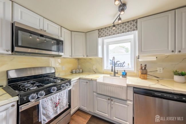 11 Mary Ave, House other with 2 bedrooms, 2 bathrooms and null parking in Fords NJ | Image 8