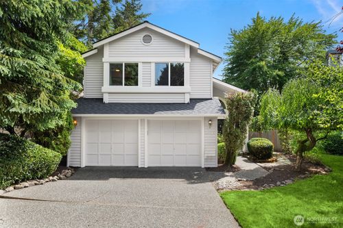 24213 Se 38th Pl, Sammamish, WA, 98029-7568 | Card Image