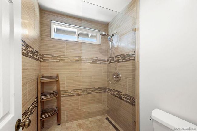 677 Summer View Cir, Townhouse with 2 bedrooms, 3 bathrooms and 2 parking in Encinitas CA | Image 29