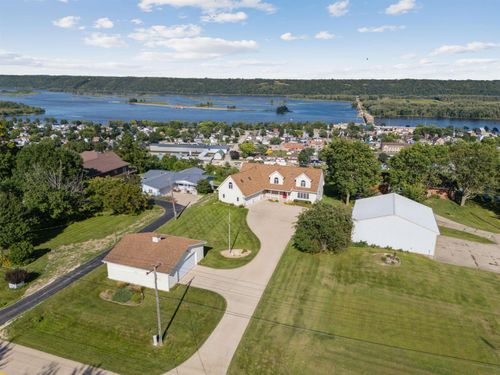 1023 Acre St, Guttenberg, IA, 52052-9572 | Card Image