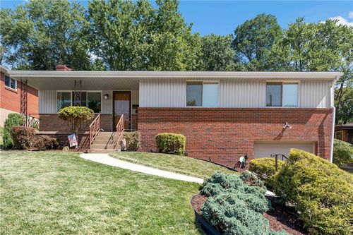 528 Dunn Dr, Pittsburgh, PA, 15227-1204 | Card Image