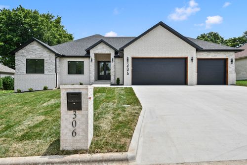 306 Park Cir, Sparta, MO, 65753-1027 | Card Image