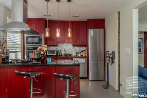 126 Hackett Pl, Rutherford, NJ, 07070-1655 | Card Image