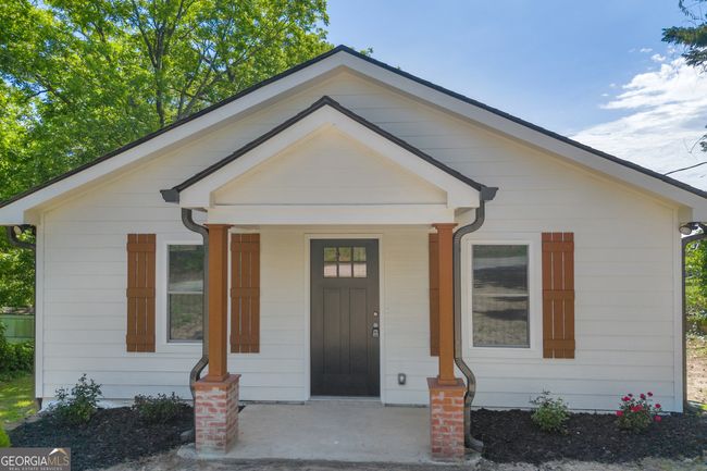 1037 S Pond St, House other with 3 bedrooms, 2 bathrooms and null parking in Toccoa GA | Image 5