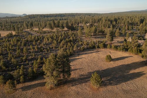 37-18715 Macalpine Loop, Bend, OR, 97702-9189 | Card Image