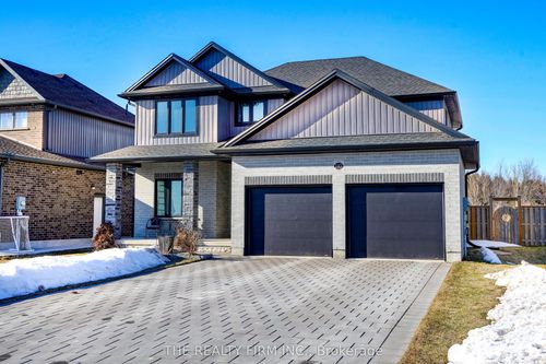 110 Stuart Ave, Lucan, ON, N0M2J0 | Card Image