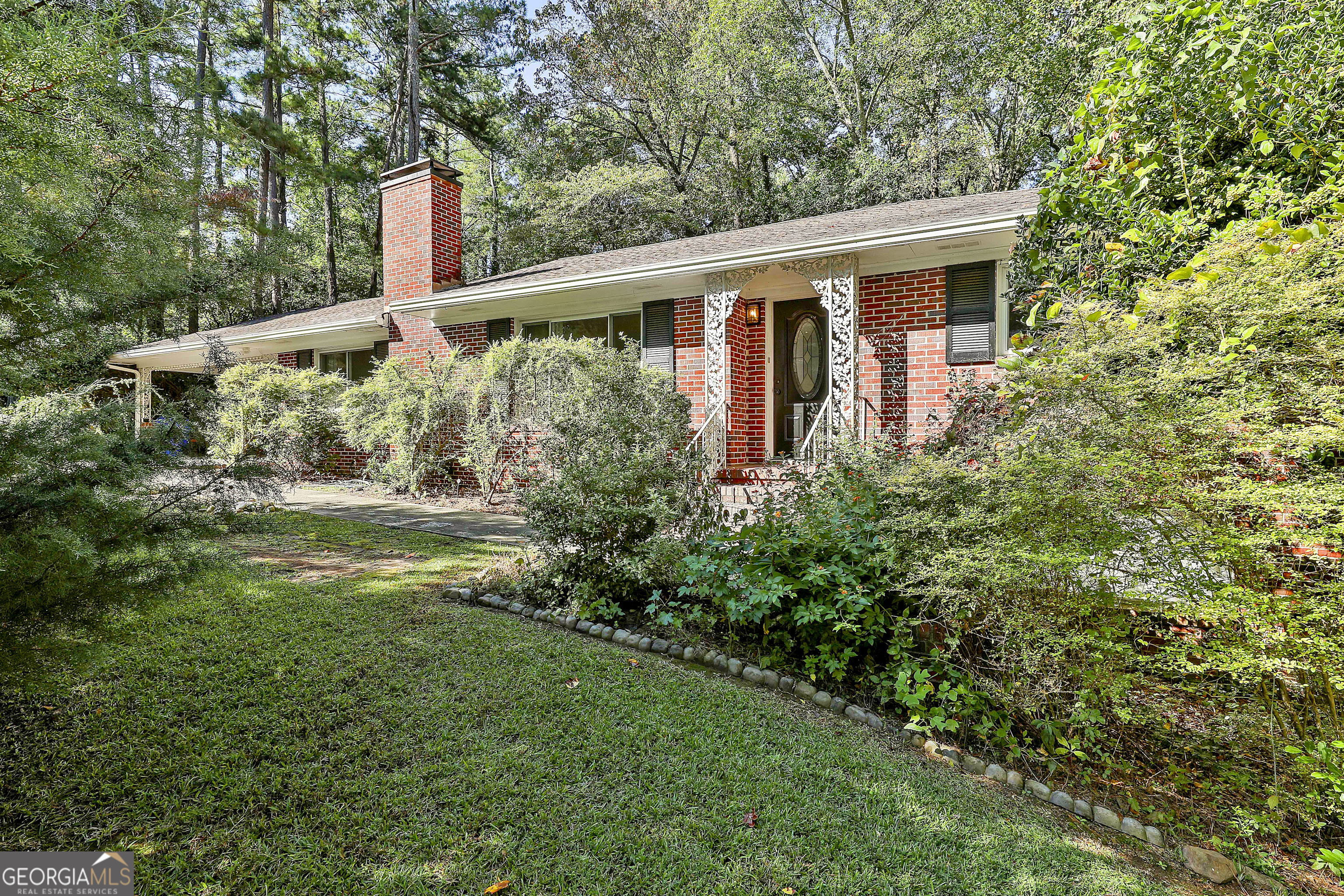 Circle Dr, Fayetteville, GA 30214