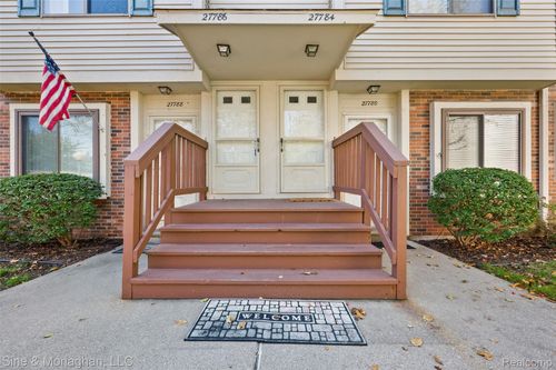 27786 Harrison Woods Ln, Harrison Township, MI, 48045-3547 | Card Image