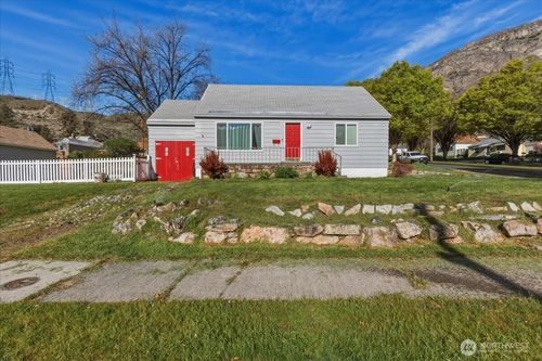 210 Stevens Ave, Coulee Dam, WA, 99116-1423 | Card Image