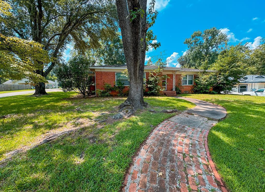 Brazos St, Palestine, TX 75801
