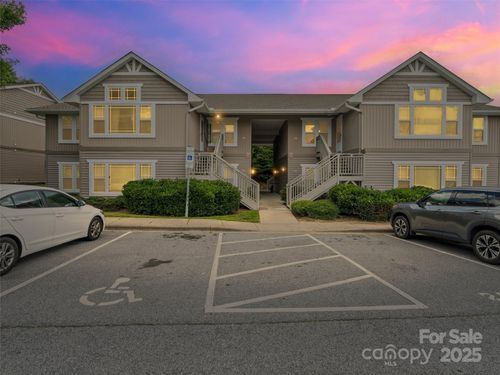 131 Morningside Ln, Hendersonville, NC, 28792-3229 | Card Image