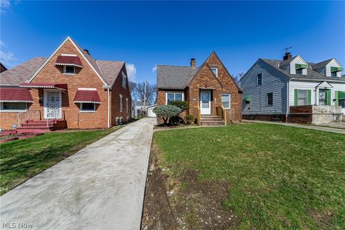 15705 Throckley Ave, Cleveland, OH, 44128-1262 | Card Image