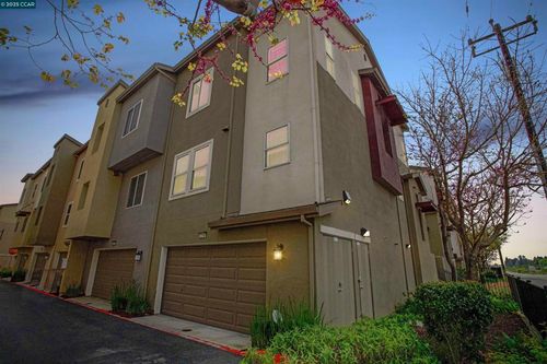 2745 Holly St, San Pablo, CA, 94806-2286 | Card Image