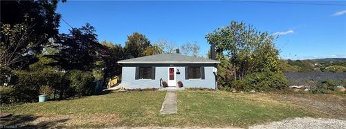 722 Maiden Ln, Mount Airy, NC, 27030-4660 | Card Image