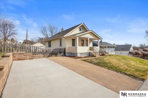3528 Madison St, Omaha, NE, 68107-3950 | Card Image