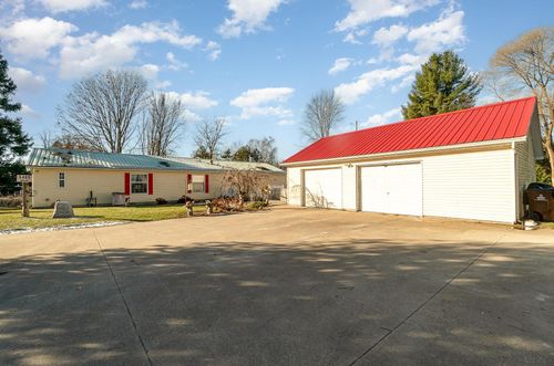 5489 Lake Shore Dr, Weidman, MI, 48893-9279 | Card Image