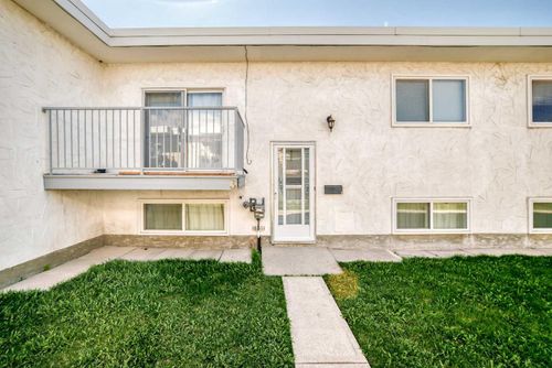 3-4503 75 St Nw, Calgary, AB, T3B2M7 | Card Image