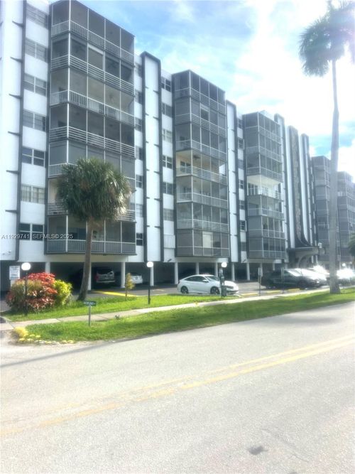 apt-403-400 Diplomat Pkwy, Hallandale Beach, FL, 33009-3731 | Card Image