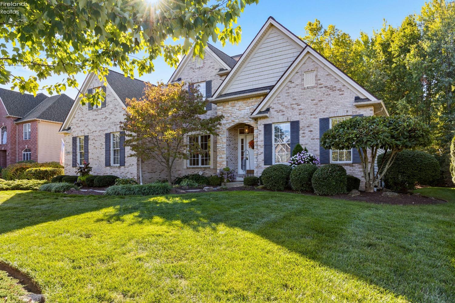 Saint James Trl, Avon, OH 44011