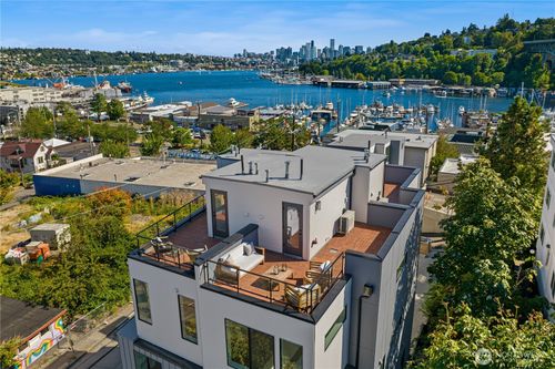 955 N 35th St, Seattle, WA, 98103-8818 | Card Image