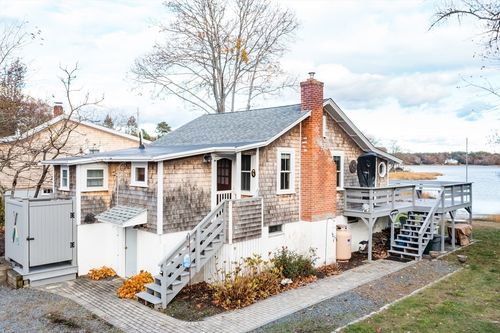 4 Ross Ave, Wareham, MA, 02571-2012 | Card Image