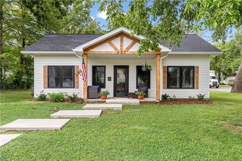 427 W Walnut St, Nevada, MO, 64772-2231 | Card Image