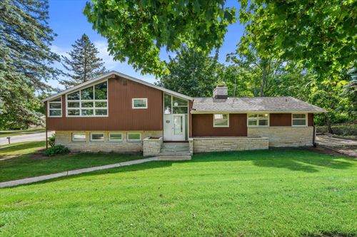 607 W Decorah Rd, West Bend, WI, 53095-3946 | Card Image