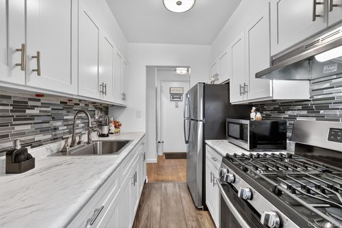 apt-a50-1300 Midland Ave, Yonkers, NY, 10704-1414 | Card Image