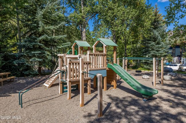 B4 - 4770 Bighorn Rd, Townhouse with 3 bedrooms, 3 bathrooms and 1 parking in Vail CO | Image 27