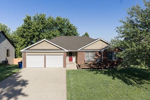 180 Rawlings Dr, Tonganoxie, KS, 66086-9329 | Card Image