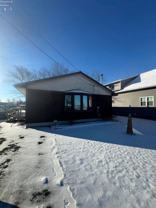 3080 W Elmore Rd, Port Clinton, OH, 43452-9517 | Card Image