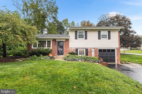 19 E Golf Club Ln, PAOLI, PA, 19301-1513 | Card Image