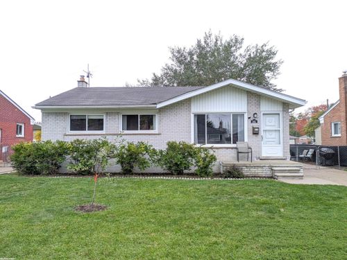 561 Belton St, Garden City, MI, 48135-3137 | Card Image