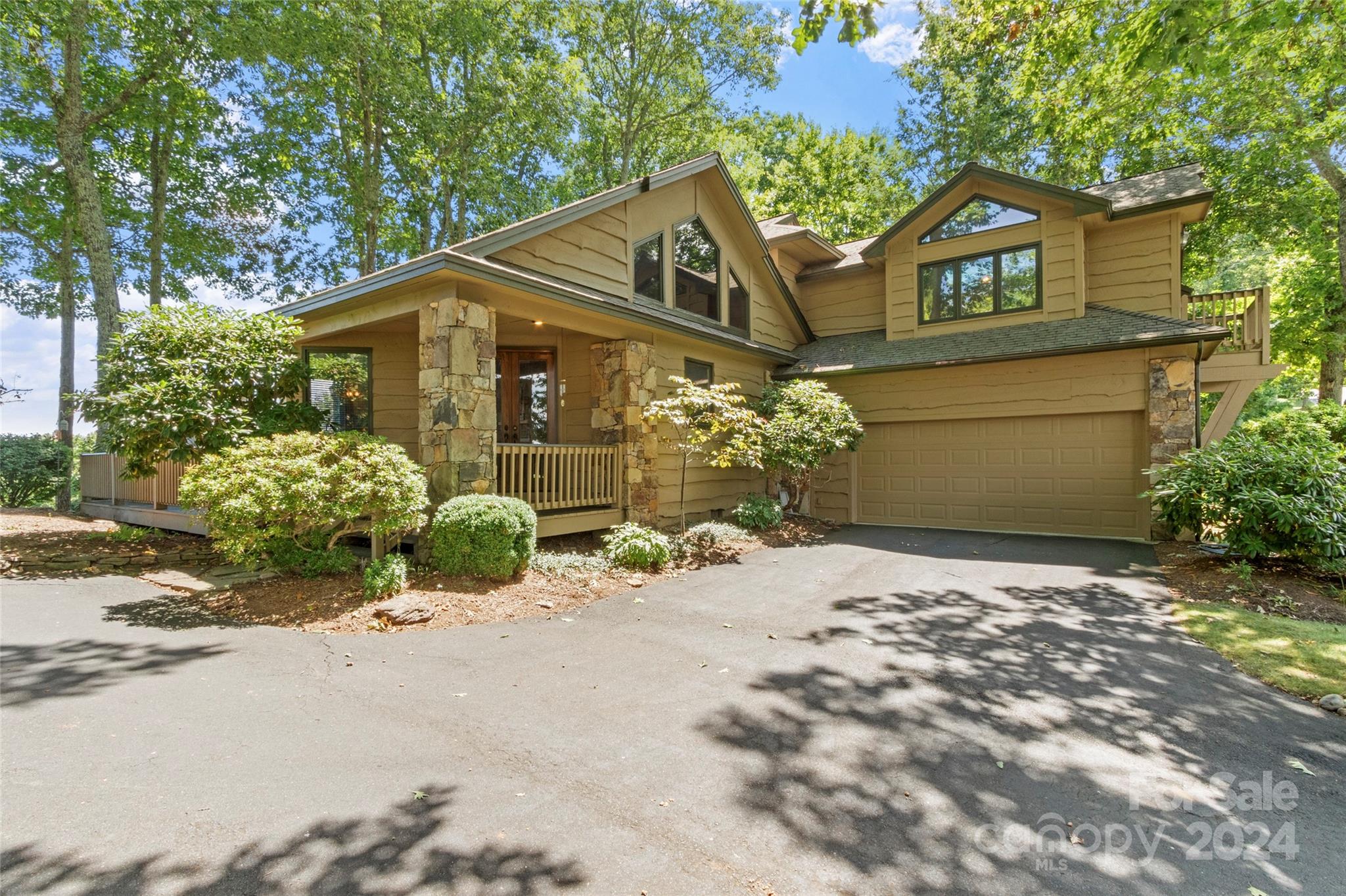 Mountain Air Dr, Burnsville, NC 28714