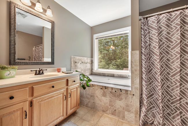 Whirlpool Tub &amp; Walk-in Shower- Garden view | Image 24