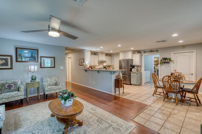 215 E Mountain View Dr, House other with 3 bedrooms, 2 bathrooms and null parking in Burnet TX | Image 5