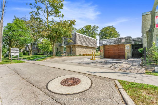 82 - 69 Old Burnhamthorpe Rd, Condo with 4 bedrooms, 2 bathrooms and 1 parking in Etobicoke ON | Image 15