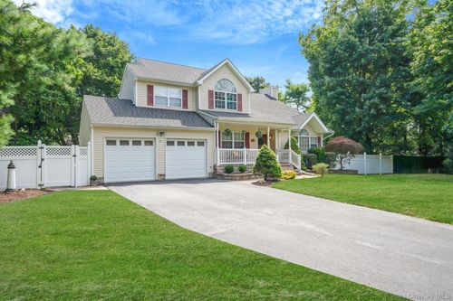 37 Deer Ln, East Setauket, NY, 11733-3406 | Card Image