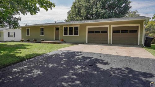 123 Lincoln Ave, Holton, KS, 66436-1330 | Card Image