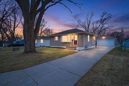 1286 Scott Ave, Waterloo, IA, 50701-3253 | Card Image