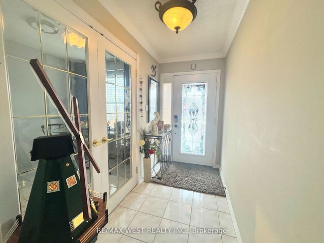 425 Hansen Rd N, House other with 4 bedrooms, 3 bathrooms and 4 parking in Brampton ON | Image 4