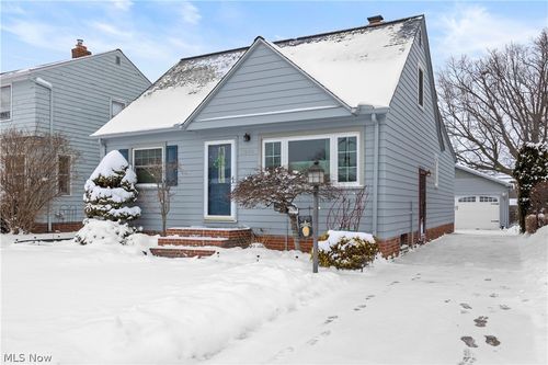 3226 Stanfield Dr, Parma, OH, 44134-5048 | Card Image