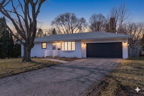 585 N Perry Pkwy, Oregon, WI, 53575-1231 | Card Image