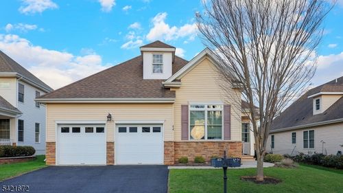 84 Patriots Way, SOMERSET, NJ, 08873-7427 | Card Image