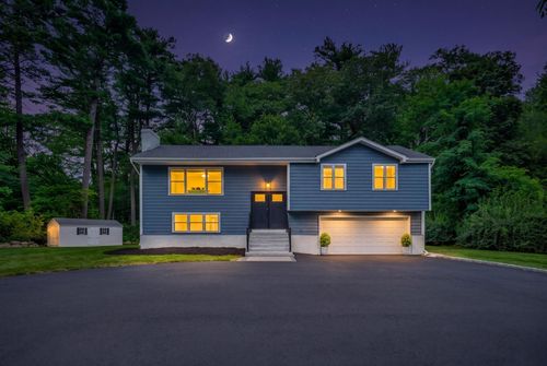 8 Willowdale Dr, Lynnfield, MA, 01940-2332 | Card Image