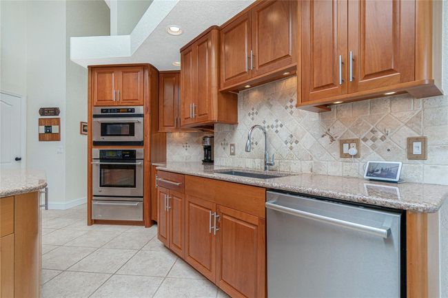 Viking warming drawer, tumbled marble backsplash | Image 13