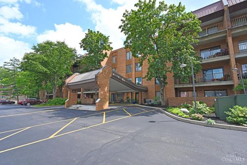 3533 Amberacres Dr, Cincinnati, OH, 45237 | Card Image