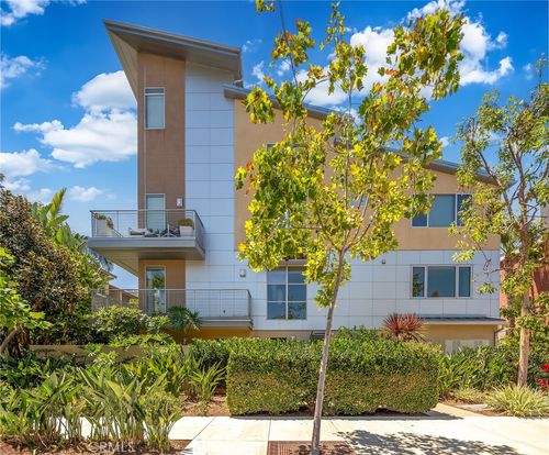 85 Lennox, Irvine, CA, 92612-0002 | Card Image